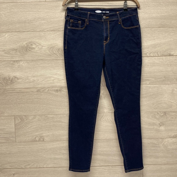 Old Navy Rockstar Super Skinny Jean - Picture 3 of 10